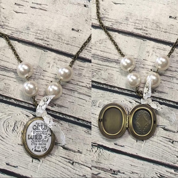 ✨NEW✨ Mother’s Locket - Picture 6 of 6